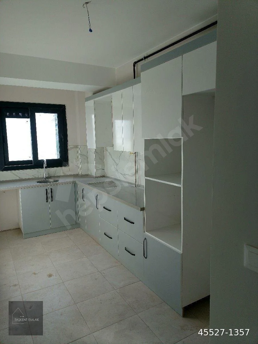 SIFIR KİRALIK DAİRE 3+1 OTOPARKLI BİNADA 3.KAT EBEVEYN BANYOLU MANAVKUYU TAŞKENT'TE küçük görsel 2