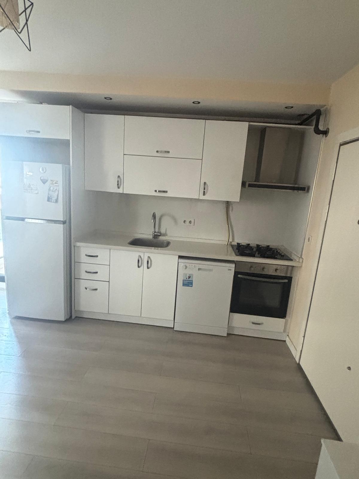 FULL YENİ EŞYALI KİRALIK BORNOVA TOPÇU TUGAYI YAKINI 1+1 DOĞALGAZLI ARA KAT DAİRE küçük görsel 3