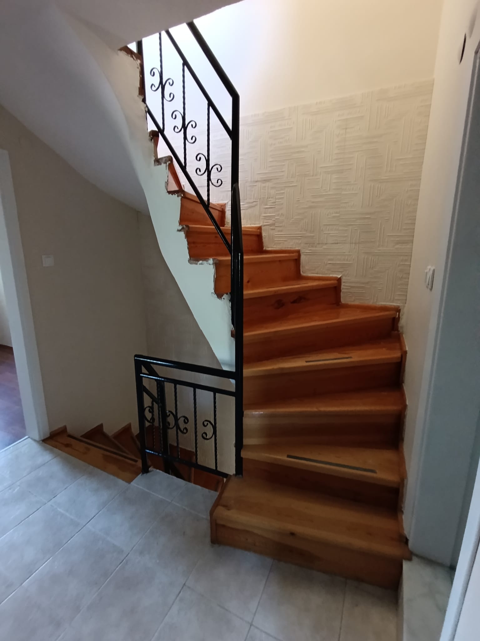 AHMETBEYLİ'DE 5+1 TRİPLEX YAZLIK 317 M2 PARSELDE 270 M2 BAHÇELİDİR GÖZLEM SİTESİNDEDİR küçük görsel 7